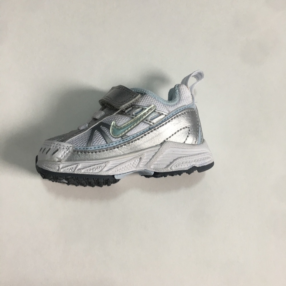 Nike Little Dart 6 White & Blue Unisex Sneakers - Picture 5 of 6